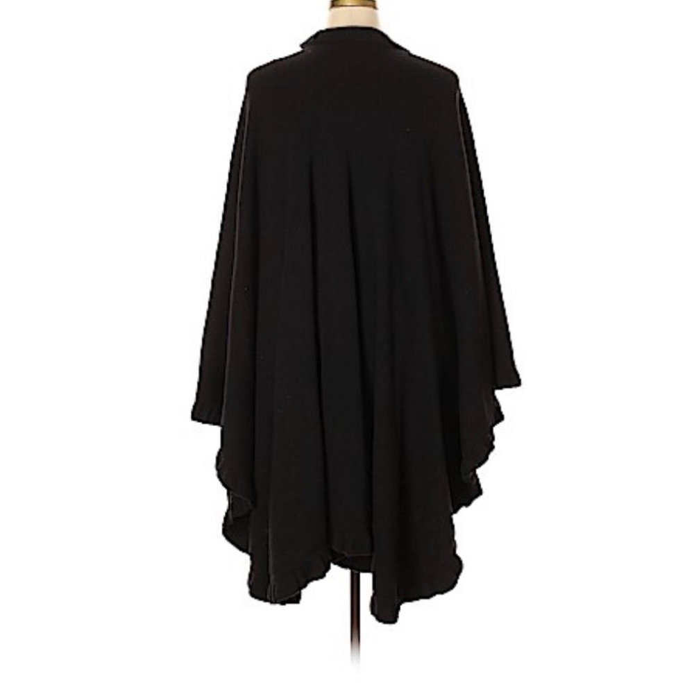 NWOT Bergdorf Goodman Cashmere Black Extra Large Wrap With Ruffled Ends